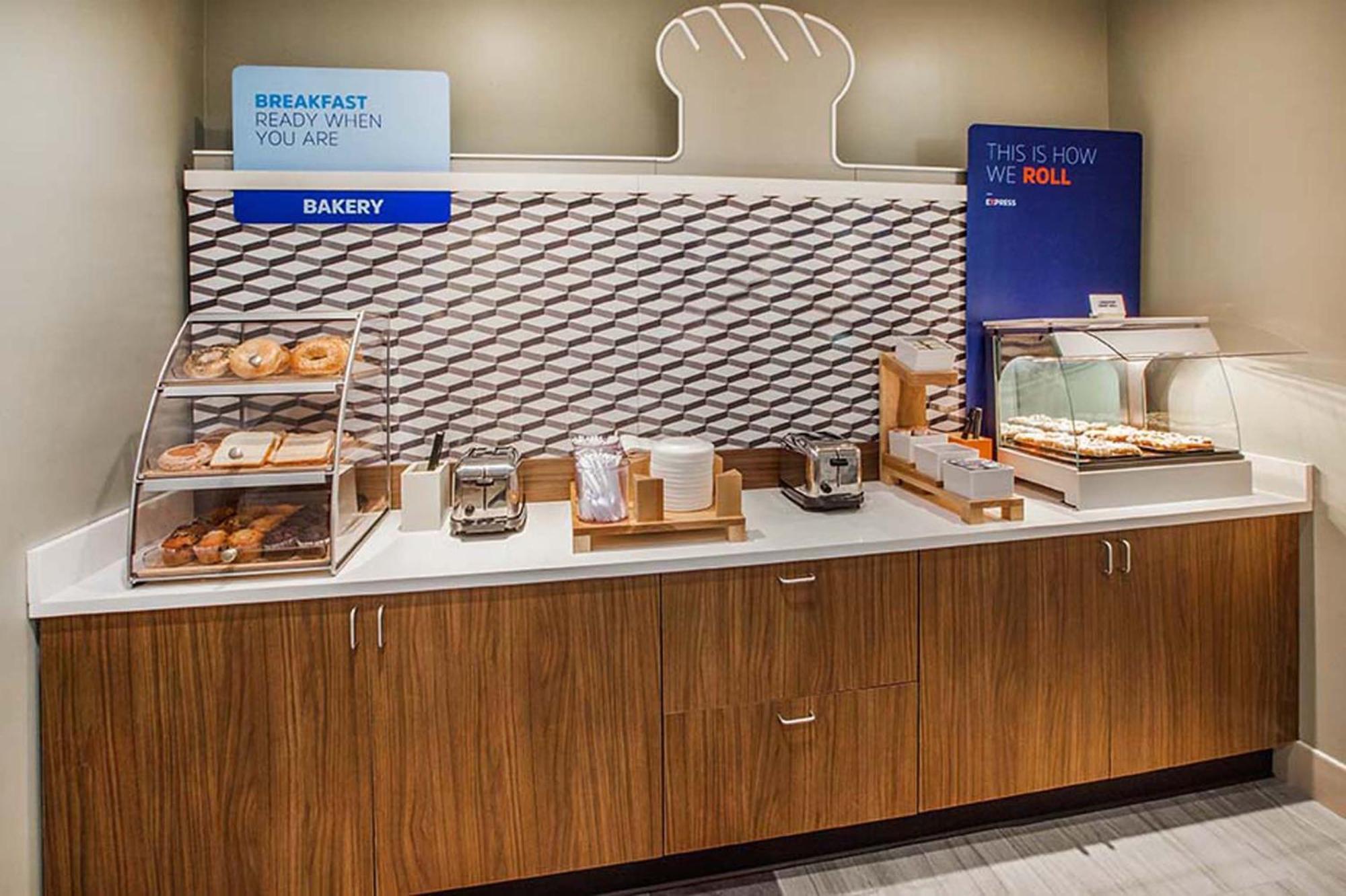 Holiday Inn Express Hotel & Suites Atascadero By Ihg Екстериор снимка