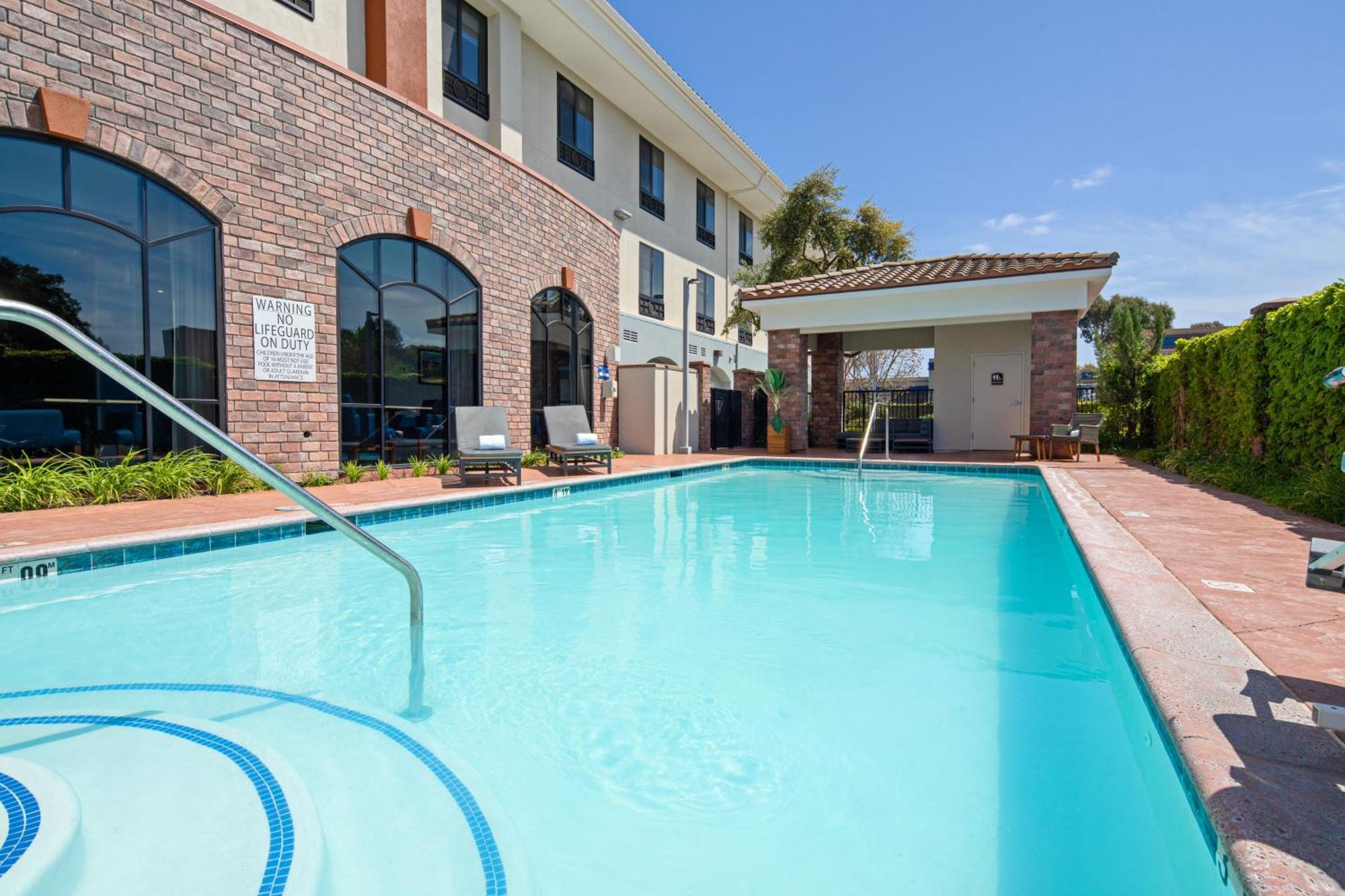 Holiday Inn Express Hotel & Suites Atascadero By Ihg Екстериор снимка