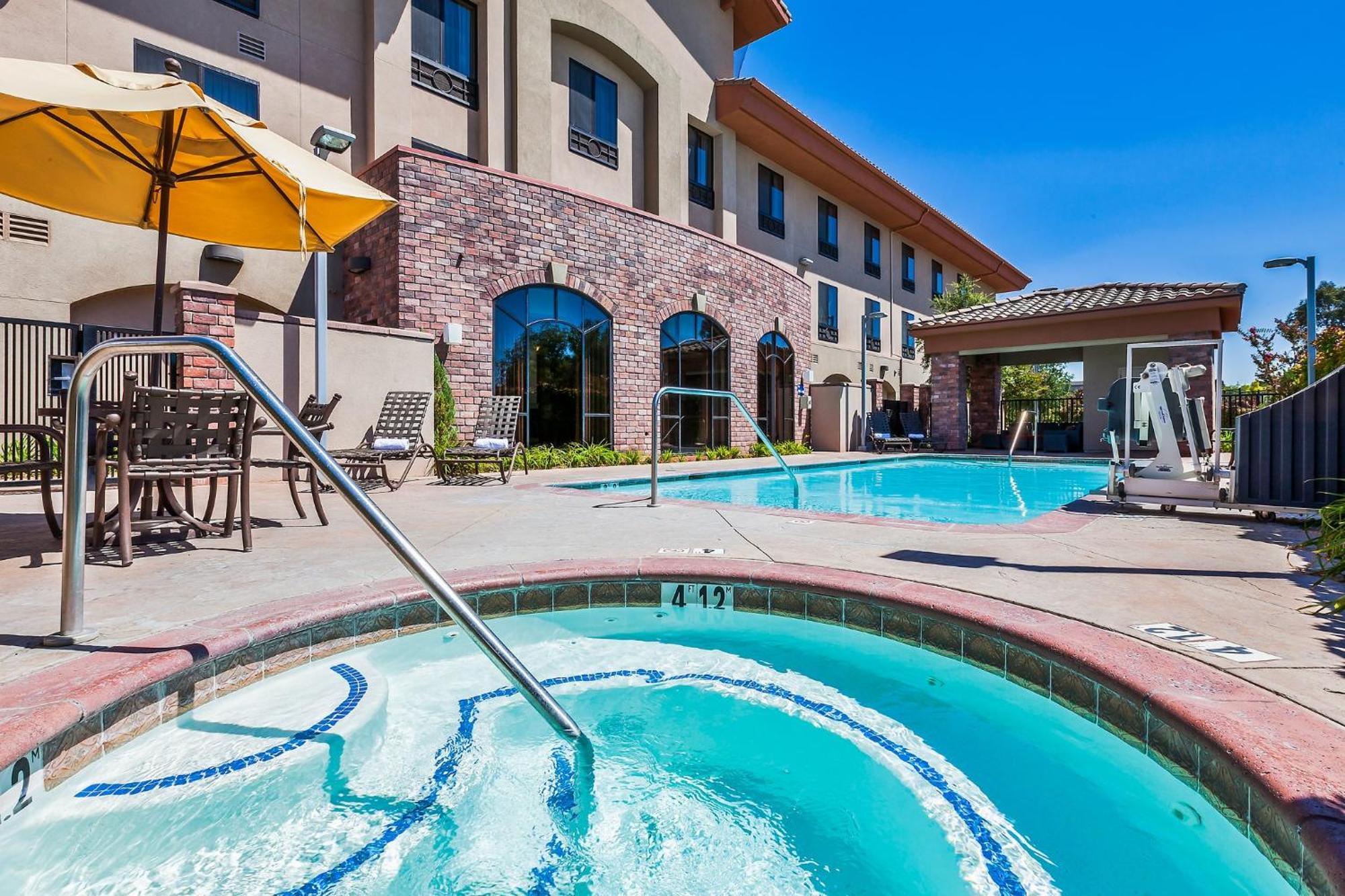 Holiday Inn Express Hotel & Suites Atascadero By Ihg Екстериор снимка